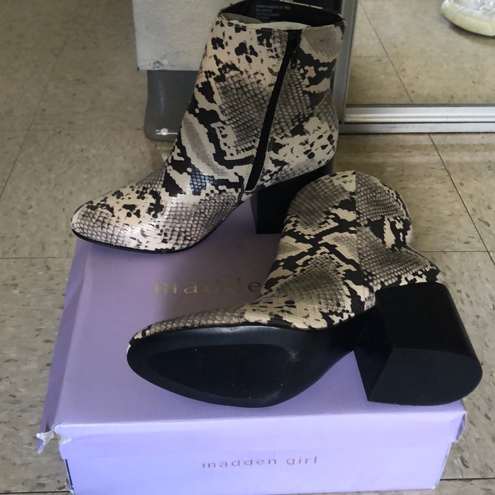 •Madden Girl• Snake skin booties NWOT